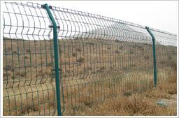 供應雙邊絲護欄網(wǎng) 安平縣天寶金屬絲網(wǎng)廠 13722803533