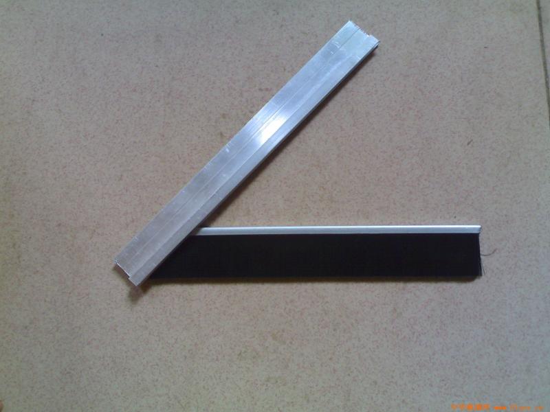 供應(yīng)密封條刷北京長條刷北京鐵皮條刷廠