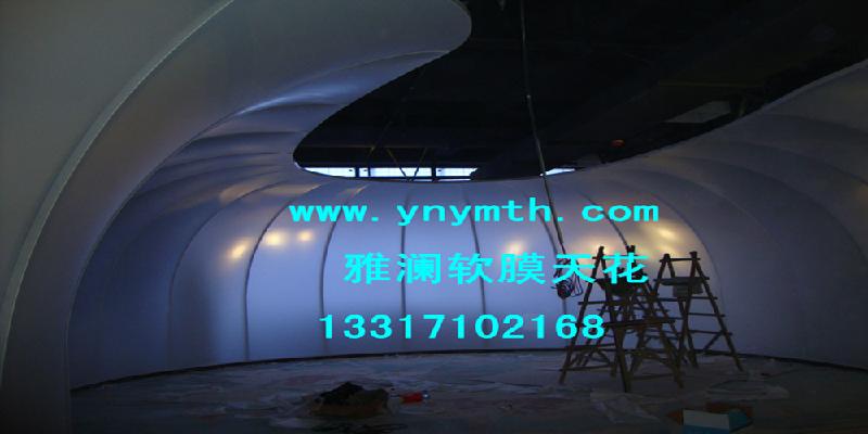 華中地區(qū)軟膜天花廠家全國(guó)施工承接軟膜天花工程廣告燈箱卡布軟膜燈箱A級(jí)防火軟膜