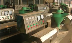 供應(yīng)大豆擠出機 牛排雞翅機 廠家熱銷機型 專做豆制品設(shè)備 大豆擠出機牛排雞翅機