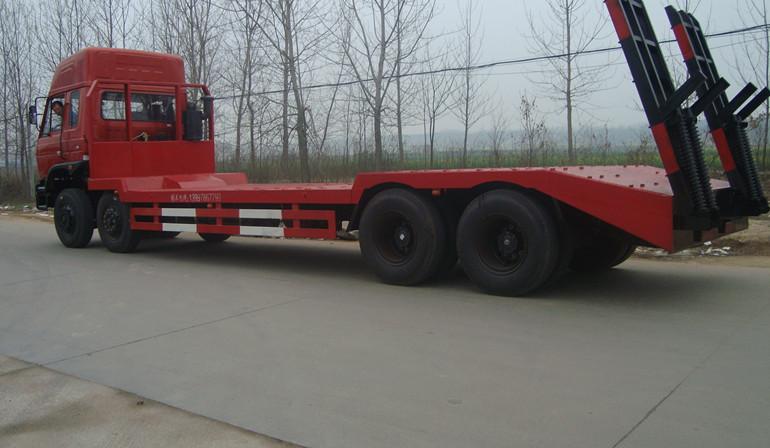 供應(yīng)楚風(fēng)*后八凹陷式挖機平板車
