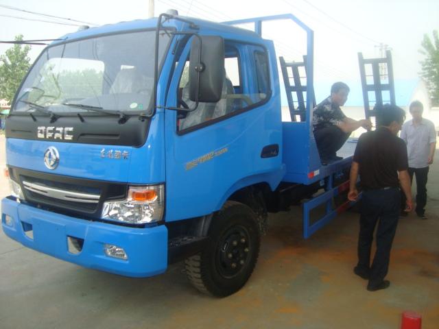 供應(yīng)如何選購挖機運輸車