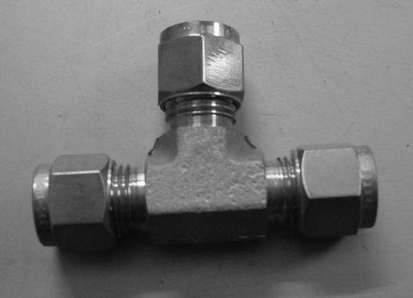 塘沽濱海新區(qū)建材路輕軌旁卡套接頭液壓接頭管夾