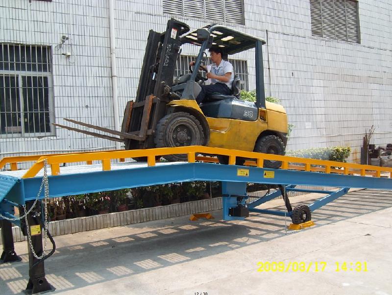 供應叉車*登車橋