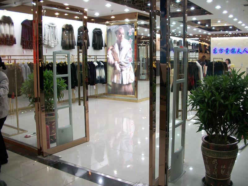 HM服裝店防盜ZARA服飾防盜系統(tǒng)圖片