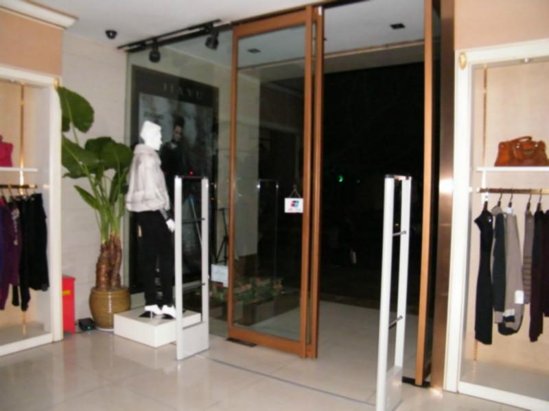 供應(yīng)HM女裝防盜報(bào)警器Kzara女裝防盜儀/專柜正品服飾防盜