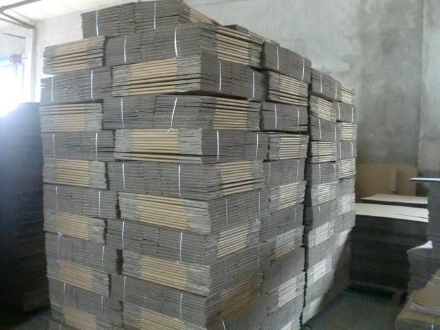 供應(yīng)牛皮紙盒加工定做、瓦楞紙箱價(jià)格