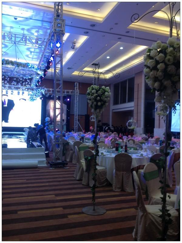 山東燈光音響演出設(shè)備圖片