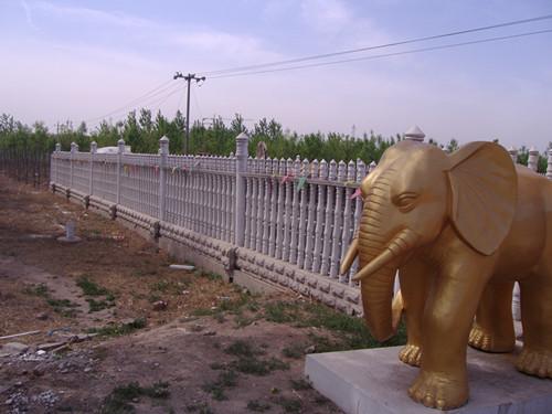 供應(yīng)通透式工程圍墻工程