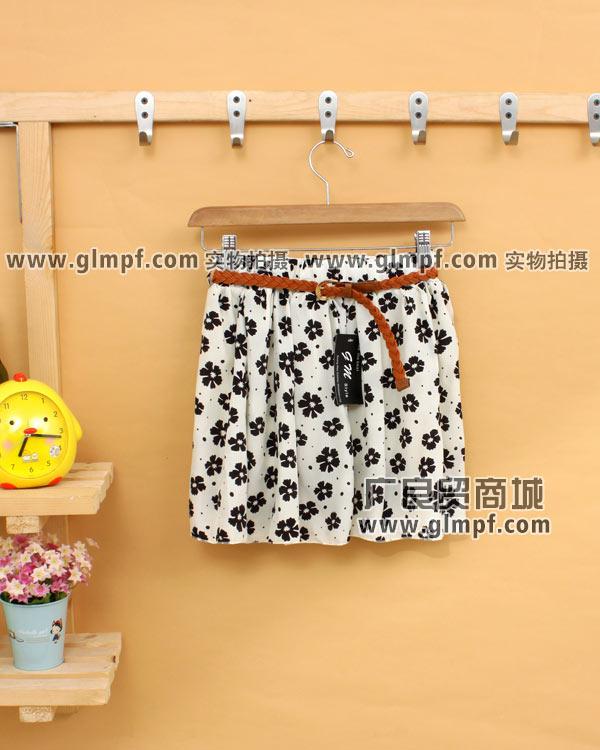 供應(yīng)流行新款短裙批發(fā)百褶碎花短裙批發(fā)
