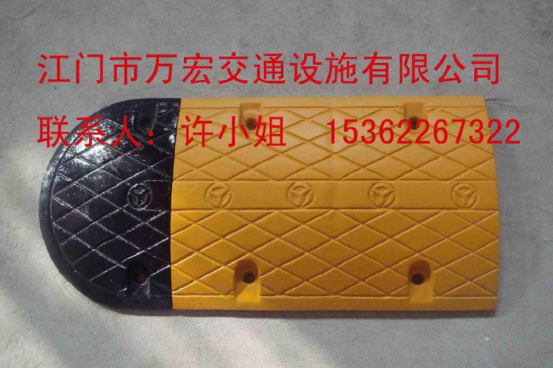 江門減速帶安裝工程/橡膠減速帶圖片