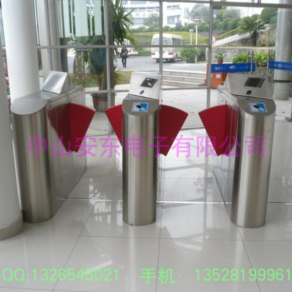 不銹鋼刷卡高檔小區(qū)弧形翼閘指紋閘圖片/不銹鋼刷卡高檔小區(qū)弧形翼閘指紋閘樣板圖 (4)