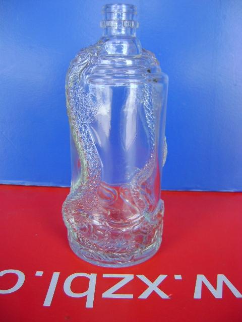 誰(shuí)知道哪里生產(chǎn)質(zhì)優(yōu)價(jià)廉的白酒瓶