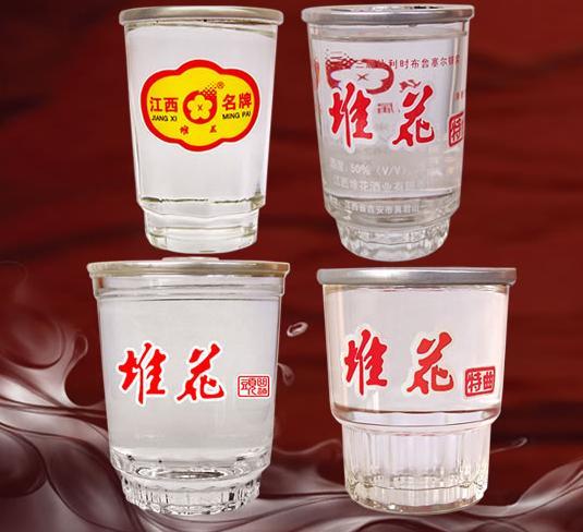 各種玻璃杯裝酒的口杯