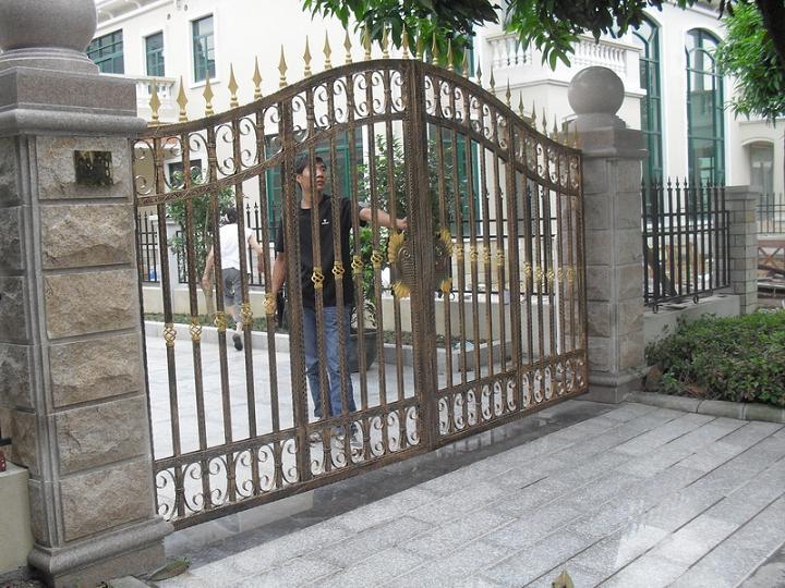 供應武漢豪華鐵藝大門鴻博造