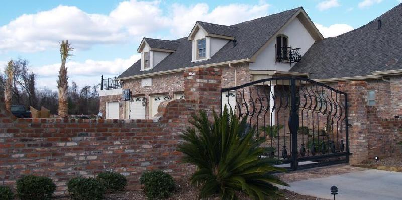 供應(yīng)武漢鴻博莊園鐵藝大門