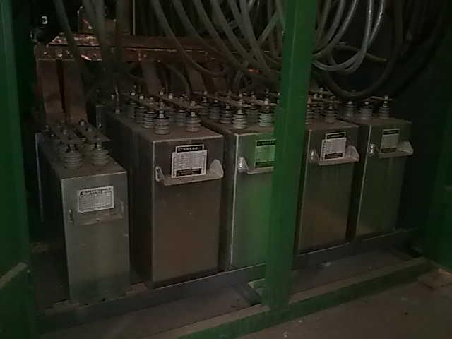 供應(yīng)2T中頻鋼殼熔煉爐電容器柜