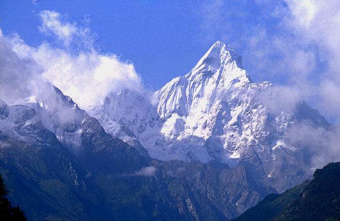 供應四姑娘山獵人峰簡介