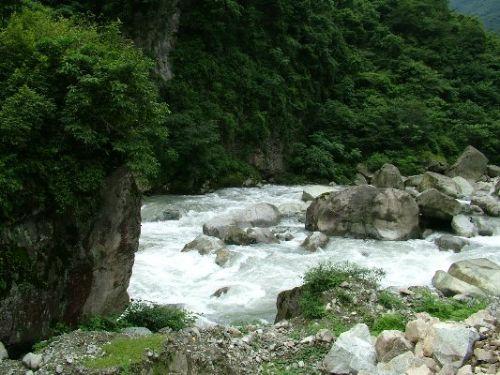 供應四姑娘山獵人峰簡介