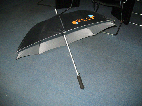 供應(yīng)*纖維骨傘新款雨傘，珠海纖維骨鋁中棒*雨傘，銀行促銷傘