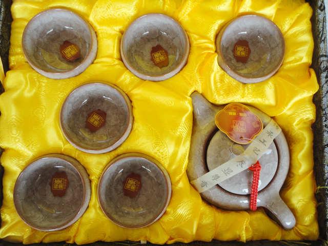 供應(yīng)珠海冰裂釉禮品茶具款式多種顏色全
