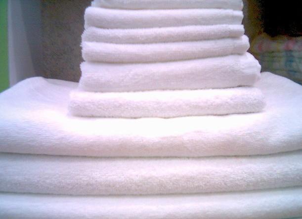 供應(yīng)純棉純白加厚酒店賓館禮品毛巾浴巾