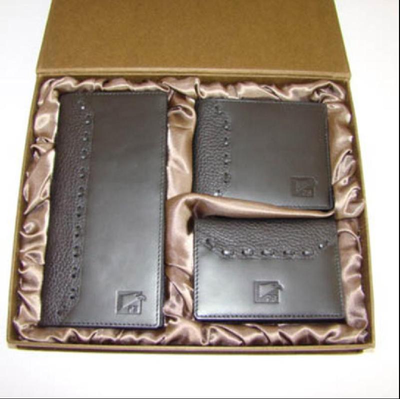 供應(yīng)訂做優(yōu)質(zhì)進(jìn)口牛皮商務(wù)錢包三件套