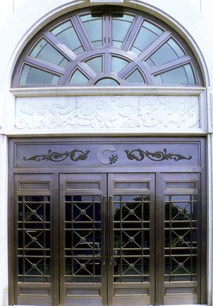 供應(yīng)鄭州有沒有定做KTV銅門玻璃門 仿古銅門 工藝玻璃銅門 拉絲銅門