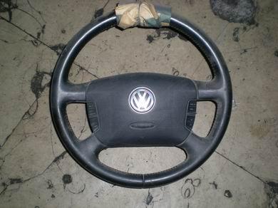 供應帕薩特B5方向盤，減震器，冷氣泵，倒車鏡，拆車件，原廠件
