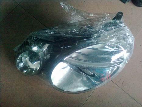 奔馳E230前大燈圖片