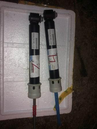 供應寶馬X5減震器，三元催化，儀表，方向盤，進/排氣歧管，原廠件