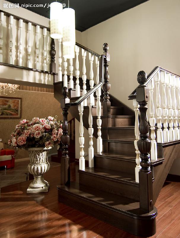 供應(yīng) 天津鑫印專業(yè)的別墅樓梯廠家