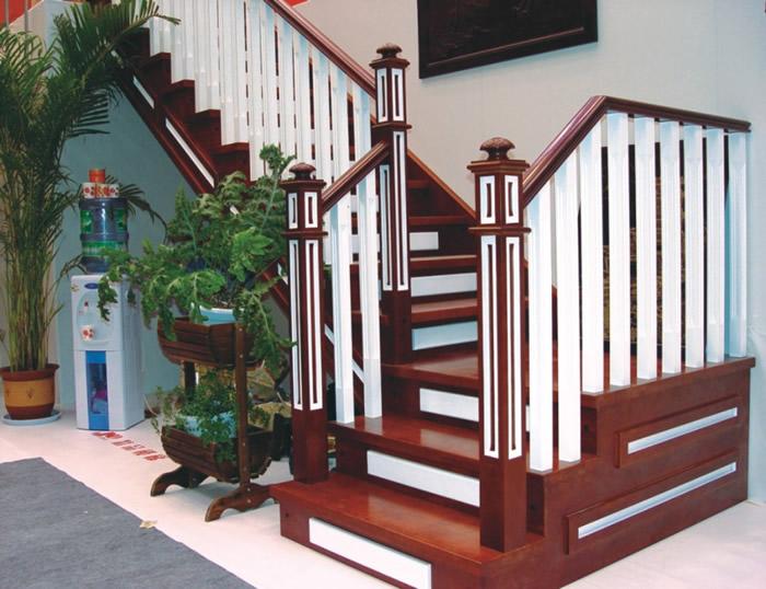 供應(yīng) 天津鑫印專業(yè)的別墅樓梯廠家