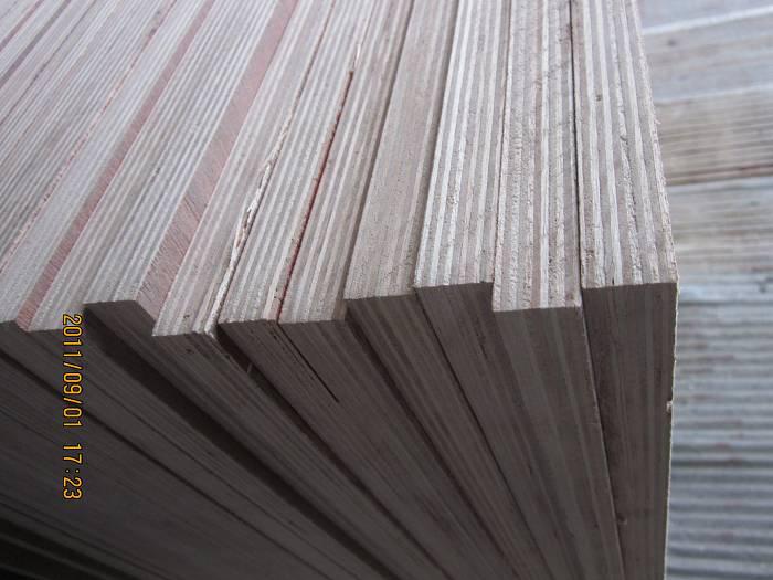 供應(yīng)5mm貝殼杉膠合板楊桉芯多層板廠家