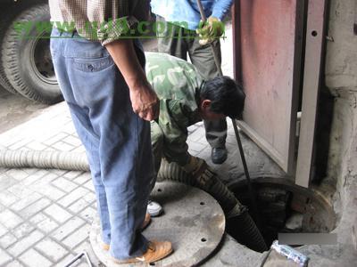 沈阳铁西区清掏清理化粪池沈阳清理化粪池（大型吸污车+抽化粪池）铁西区清掏下水井，高压清洗管道