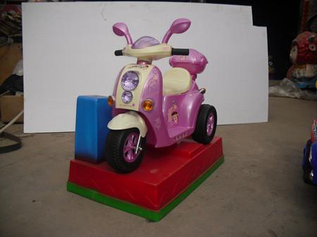 供應(yīng)濟(jì)寧寧陽(yáng)畫屏打游戲小汽車搖擺飛機(jī)喜羊羊系列兒童搖擺式摩托車銷售
