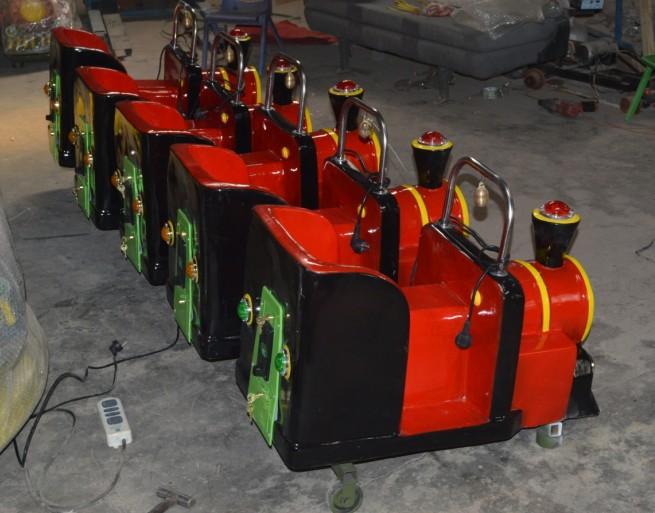 西安軌道轉(zhuǎn)圈小火車投幣機圖片