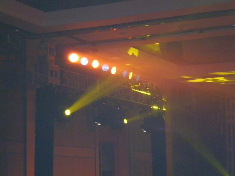 供應八一建軍節(jié)公司要開小型歌舞晚會