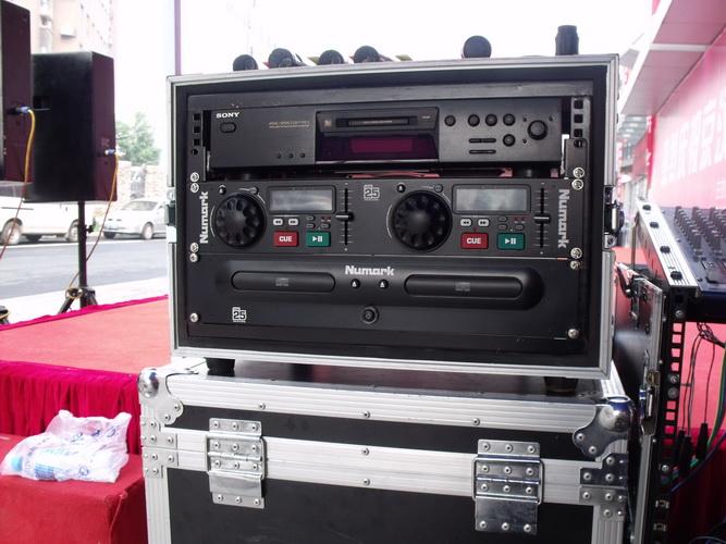 供應教師節(jié)燈光音響舞臺租賃公司