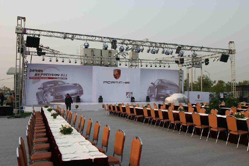 供應(yīng)北京大學(xué)新年晚會(huì)舞臺(tái)燈光租賃