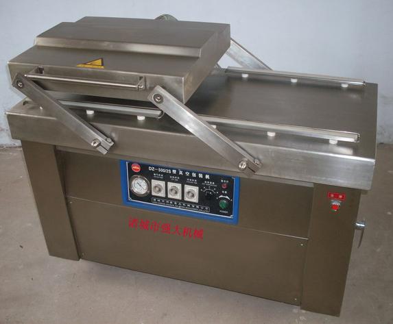供應(yīng)山東諸城強(qiáng)大機(jī)械羊肉真空包裝機(jī)