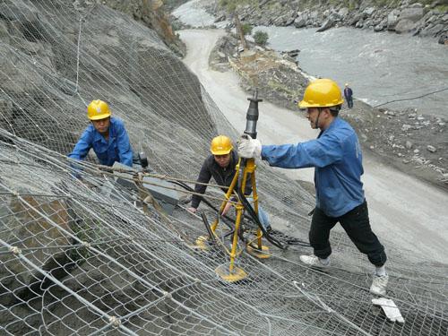 柔性坡体SNS主动防护网图片