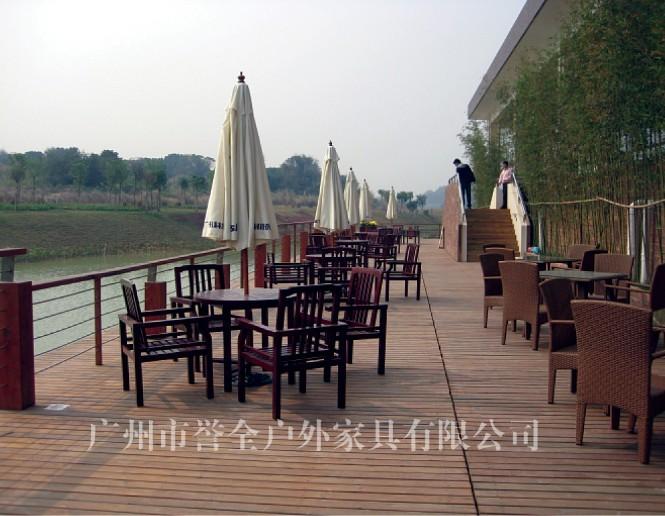 供應采用優(yōu)質(zhì)實木戶外家具