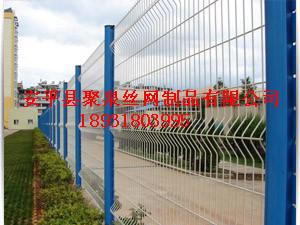 三角折彎護(hù)欄網(wǎng)圖片