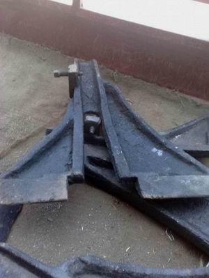 礦車復(fù)軌機圖片