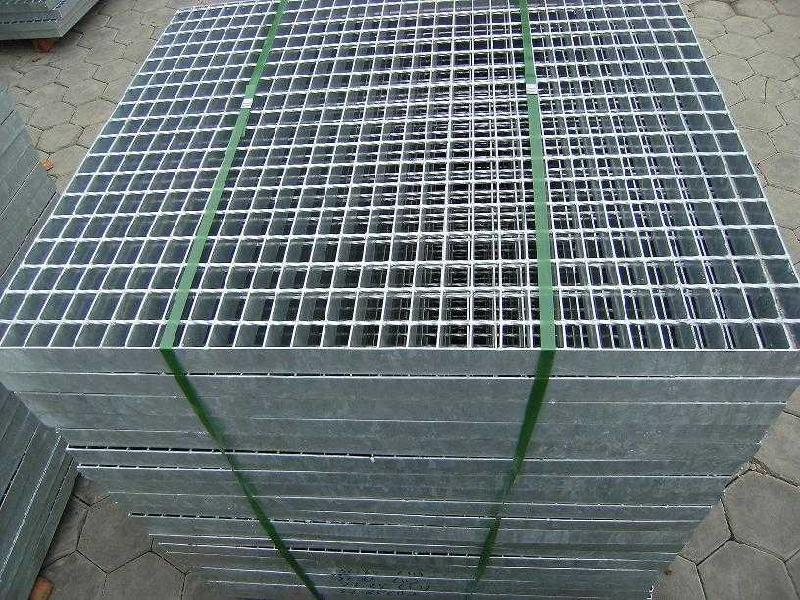 包頭平臺(tái)踏步板--雙鈺鋼格柵踏步板廠家