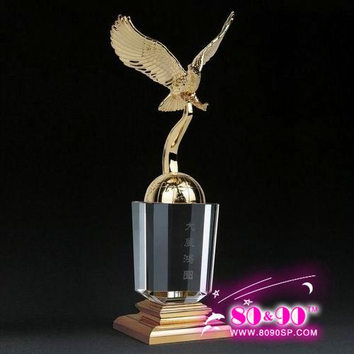 供應(yīng)各類水晶獎(jiǎng)杯，煙灰缸，水晶制品