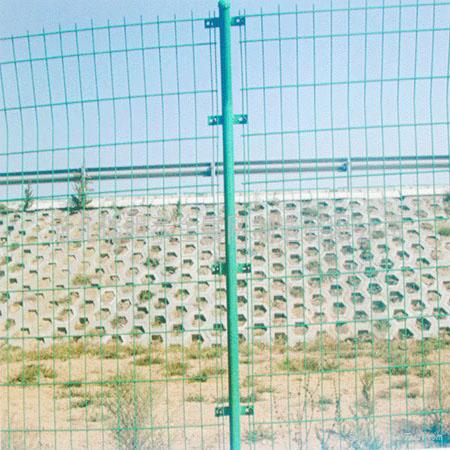 供應(yīng)雙邊絲果園圍欄網(wǎng)圈山護欄