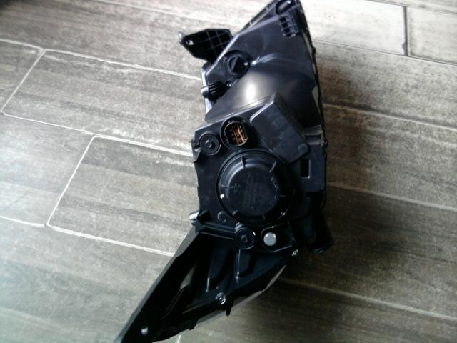 供應(yīng)起亞汽車全車燈模具制造和設(shè)計(jì)廠家，起亞汽車前后側(cè)燈模具加工凱豪