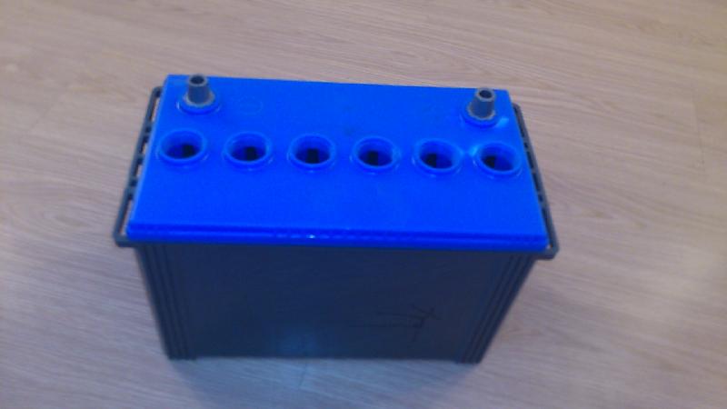 供應(yīng)電瓶塑料模具制作和制造廠家KH，精美汽車電瓶模具設(shè)計和加工生產(chǎn)
